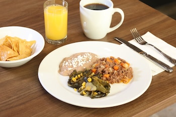 holiday inn express and suites monterrey sendero