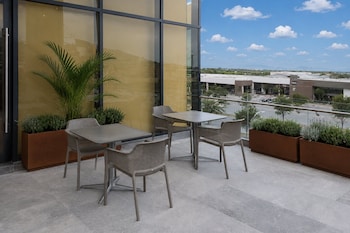 holiday inn express and suites monterrey sendero