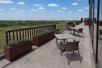 holiday inn express and suites monterrey sendero