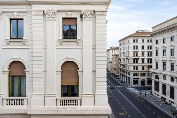 hotiday trieste teatro