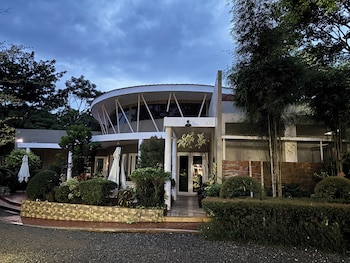 alejandros suites and venue