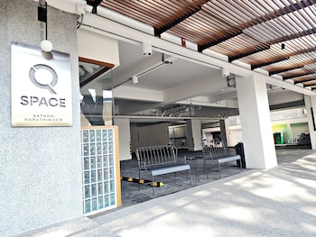 q space sathorn narathiwas 18