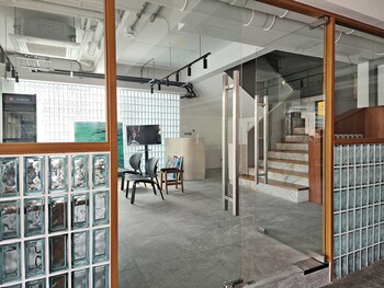 q space sathorn narathiwas 18