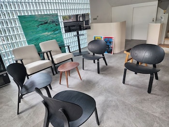q space sathorn narathiwas 18