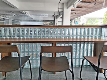 q space sathorn narathiwas 18