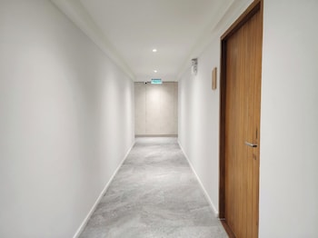 q space sathorn narathiwas 18