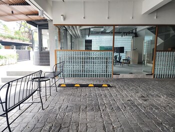 q space sathorn narathiwas 18