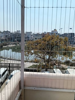Urban Lake Stay,,2 star