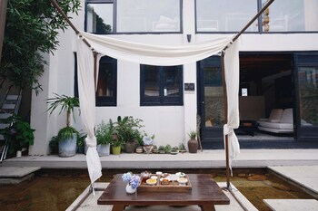 sanfuyizhai homestay
