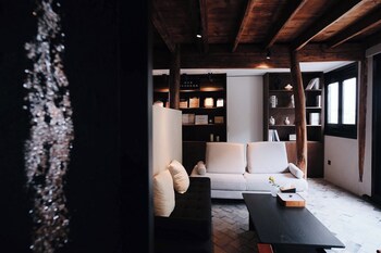 Sanfuyizhai Homestay,,4 star