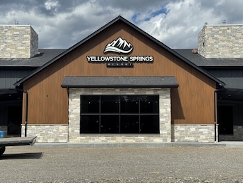 yellowstone springs resort