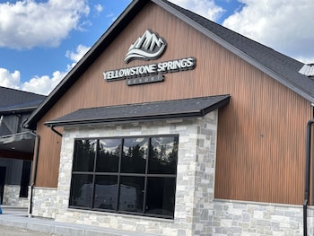 Yellowstone Springs Resort,,3 star