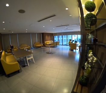 Makati Haven - Century Mall - Knightsbridge Residences,,3 star