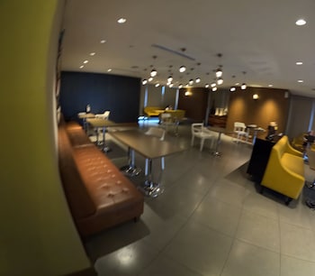 Makati Haven - Century Mall - Knightsbridge Residences,,3 star
