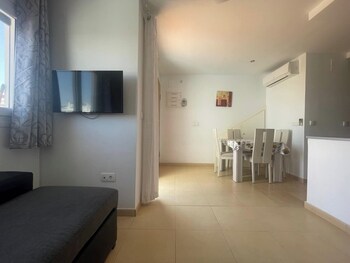 Condado De Alhama Apt-Pool-Park-Parking-Sleeps4,,3 star