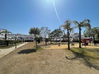 condado de alhama apt pool park parking sleeps4