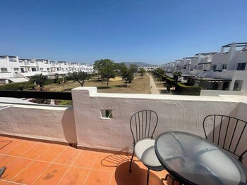 condado de alhama apt pool park parking sleeps4
