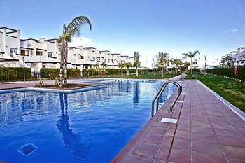 condado de alhama apt pool park parking sleeps4