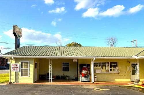 riviera motel elba near enterprise us 84