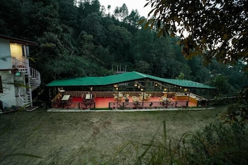 Royal Stay In The Nature's Lap,,3 star