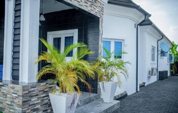 livin lagos shortstays