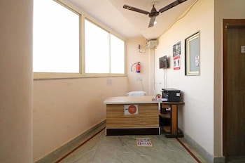 hotel south embassy near satya niketan