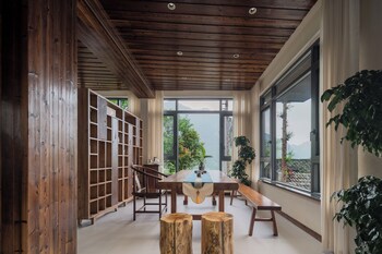 zhangjiajie stone forest retreat