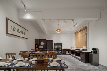 zhangjiajie stone forest retreat