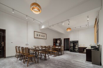 zhangjiajie stone forest retreat