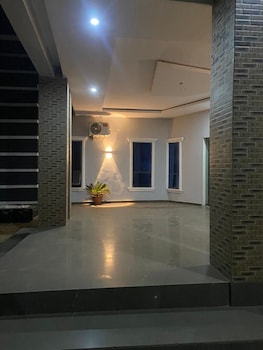Four Diamonds Hotel & Suites,,2 star