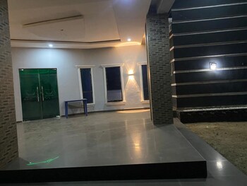 Four Diamonds Hotel & Suites,,2 star