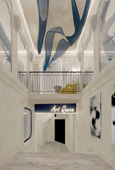 art queen aparthotel