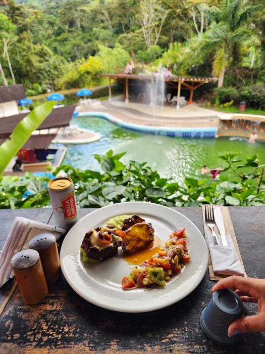 hotel y termales las heliconias