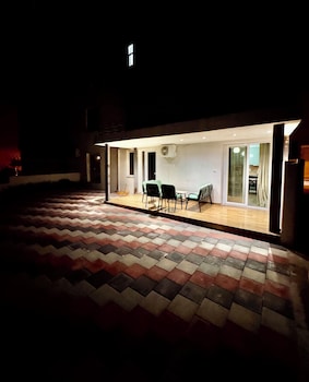 aisha apartment