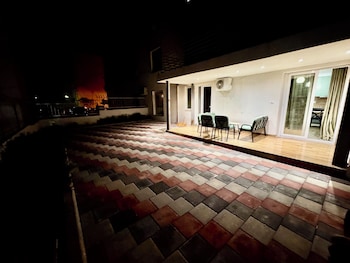 aisha apartment