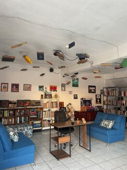 hostel yek