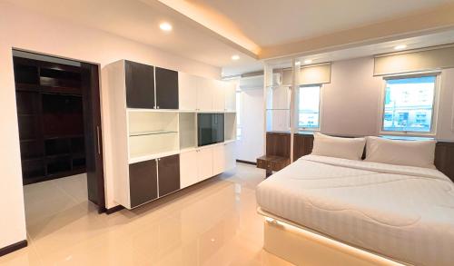 paul and pam hotel bangkok