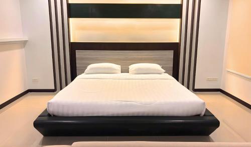 paul and pam hotel bangkok