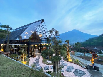 luxcamp selo merapi view by horison