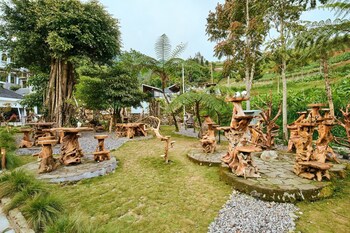 luxcamp selo merapi view by horison