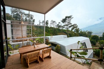 luxcamp selo merapi view by horison