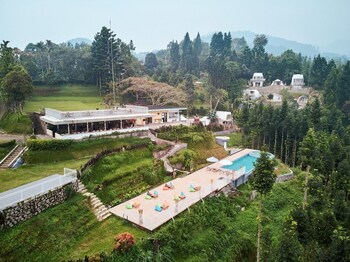luxcamp bukit damar puncak by horison