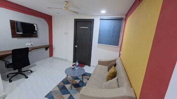 Urban Stay Home,,3 star