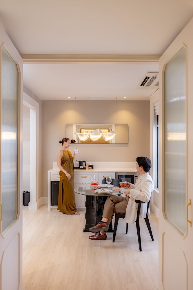 aiden surawong bangkok