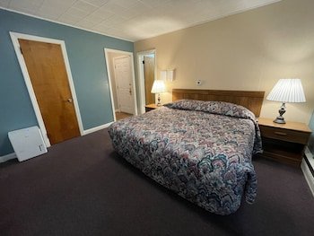 The Colonial Inn & Creamery,Trumansburg>>Ithaca,2 star