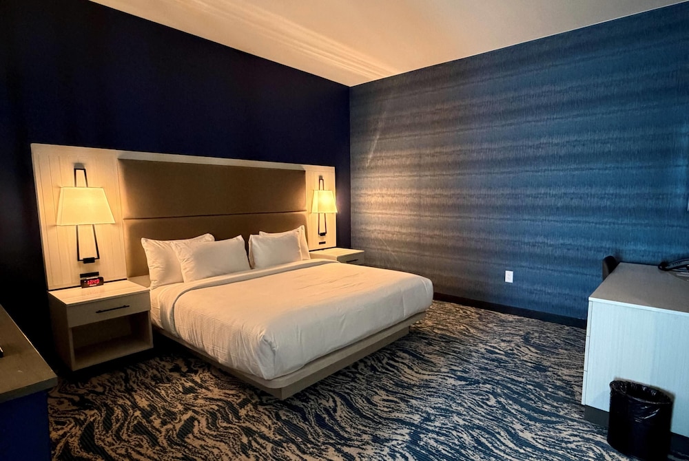 sugar creek hotel trademark collection by wyndham