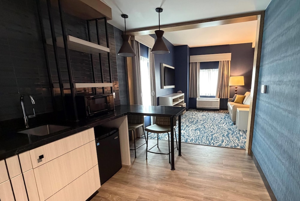 sugar creek hotel trademark collection by wyndham