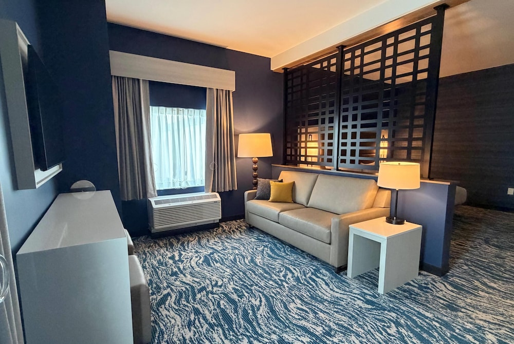 sugar creek hotel trademark collection by wyndham