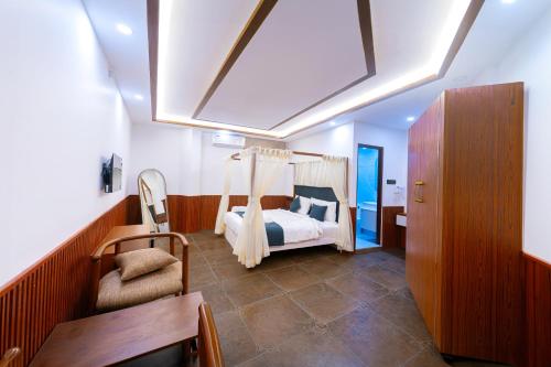 emmanuel residency