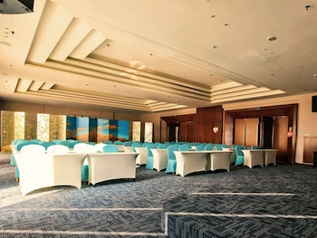 moonlight international hotel shangri la dukezong ancient city
